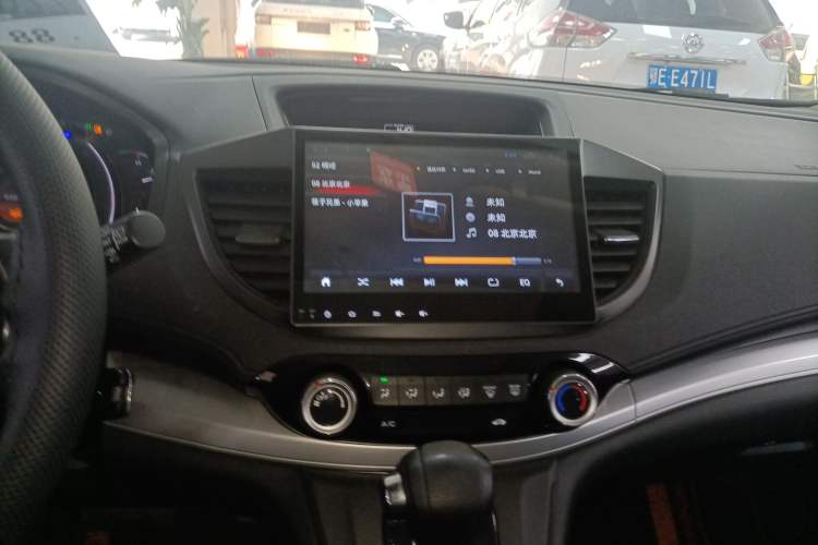 Used Honda CR-V 2016 2.0L two-wheel drive Urban Edition Audio And AC Panel