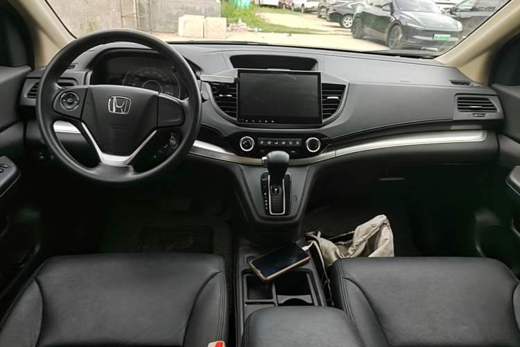 Used Honda CR-V 2016 2.0L two-wheel drive Urban Edition Center Console
