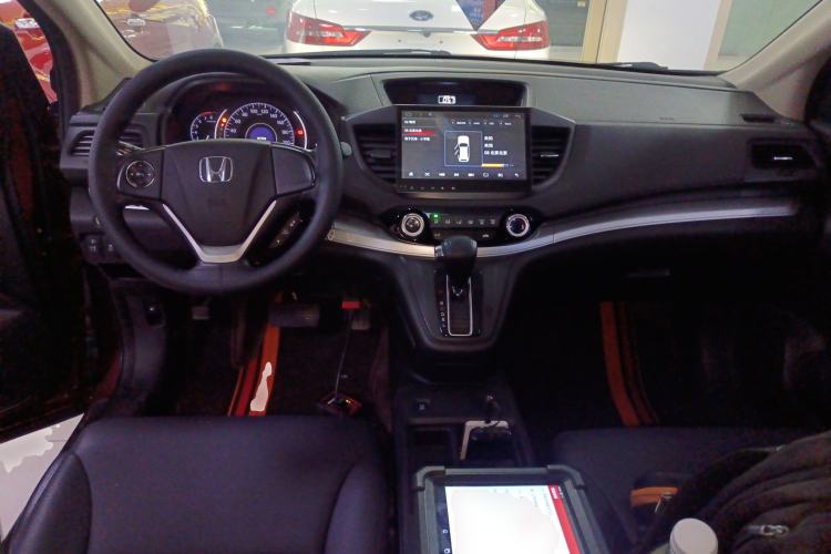 Used Honda CR-V 2016 2.0L two-wheel drive Urban Edition Center Console