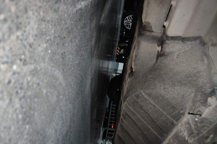 Used Honda CR-V 2016 2.0L two-wheel drive Urban Edition Chassis Front Left