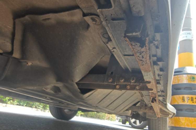 Used Honda CR-V 2016 2.0L two-wheel drive Urban Edition Chassis Front Left