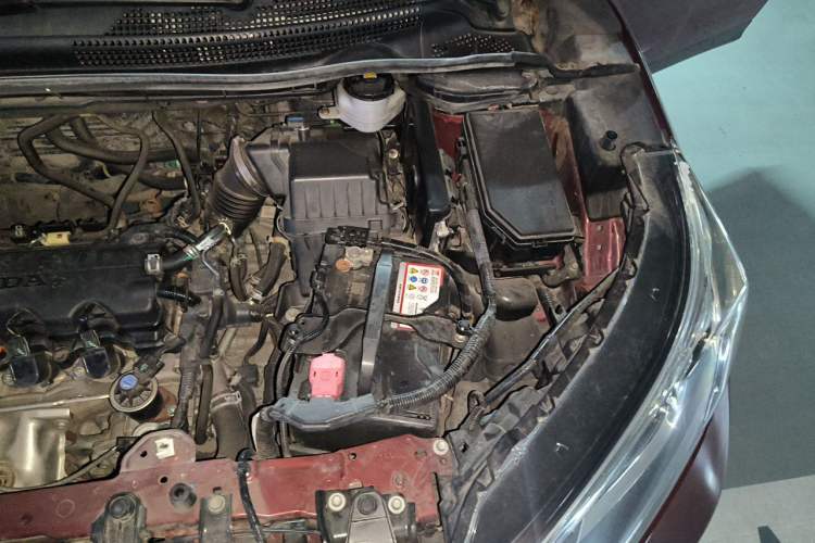 Used Honda CR-V 2016 2.0L two-wheel drive Urban Edition Engine Bay Left