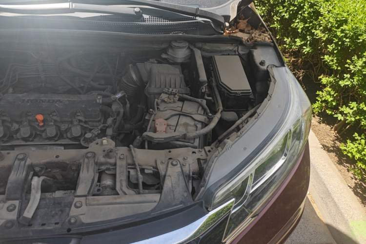 Used Honda CR-V 2016 2.0L two-wheel drive Urban Edition Engine Bay Left