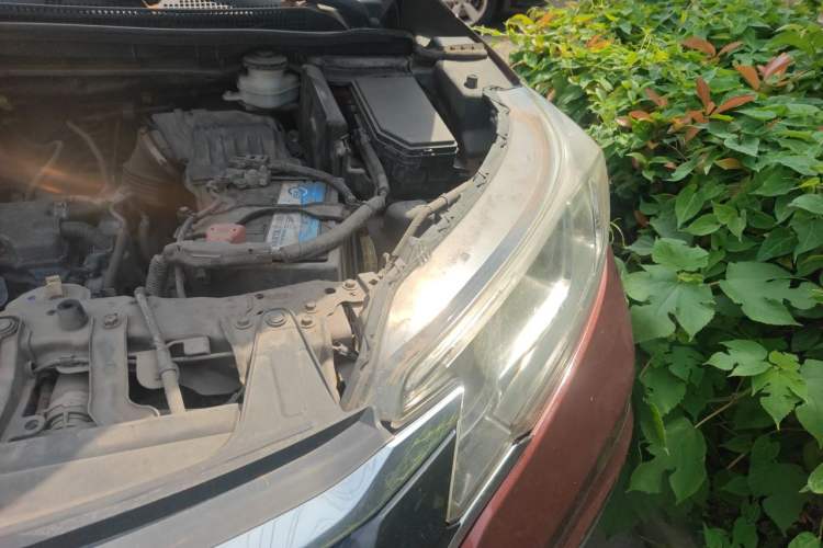 Used Honda CR-V 2016 2.0L two-wheel drive Urban Edition Engine Bay Left