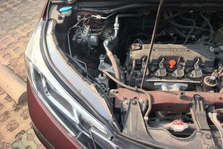 Used Honda CR-V 2016 2.0L two-wheel drive Urban Edition Engine Bay Right