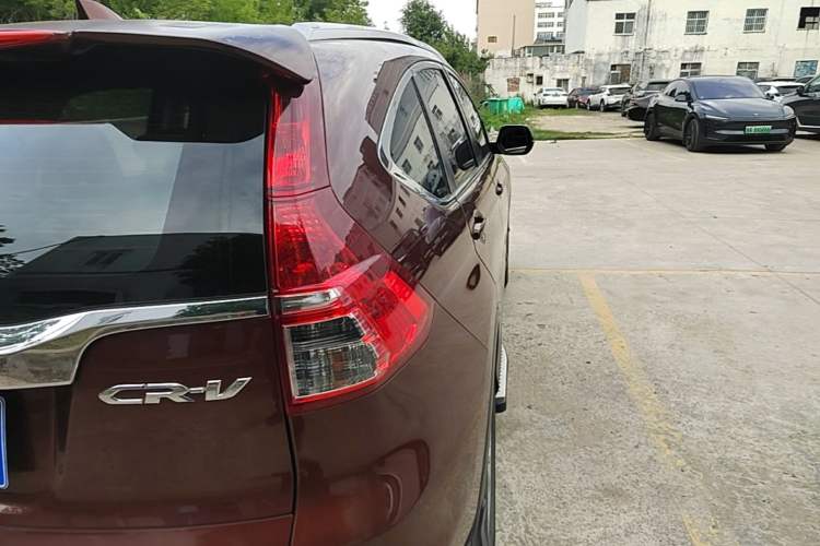 Used Honda CR-V 2016 2.0L two-wheel drive Urban Edition Exterior 3