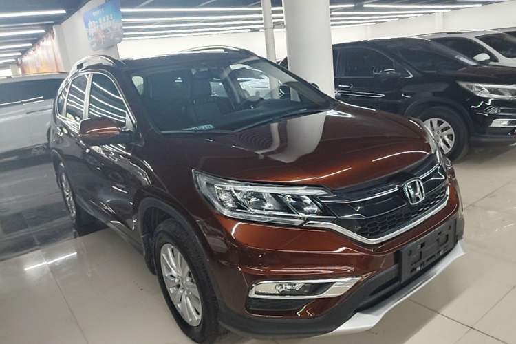 Used Honda CR-V 2016 2.0L two-wheel drive Urban Edition Front Right 45 Deg