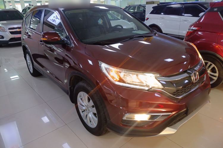 Used Honda CR-V 2016 2.0L two-wheel drive Urban Edition Front Right 45 Deg