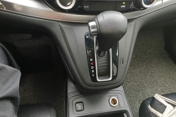 Used Honda CR-V 2016 2.0L two-wheel drive Urban Edition Gear Lever