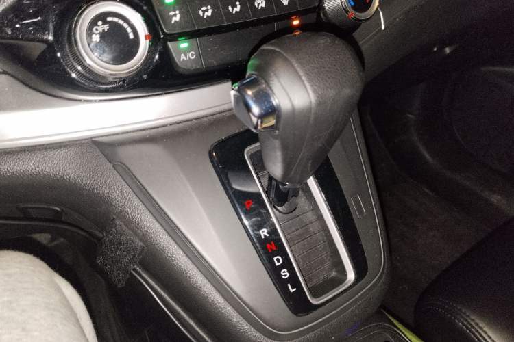 Used Honda CR-V 2016 2.0L two-wheel drive Urban Edition Gear Lever