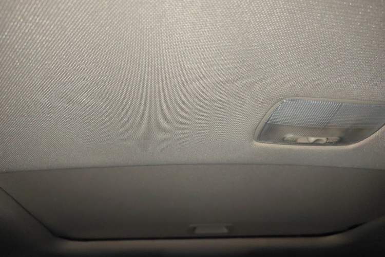Used Honda CR-V 2016 2.0L two-wheel drive Urban Edition Headliner