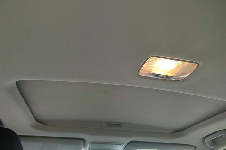 Used Honda CR-V 2016 2.0L two-wheel drive Urban Edition Headliner
