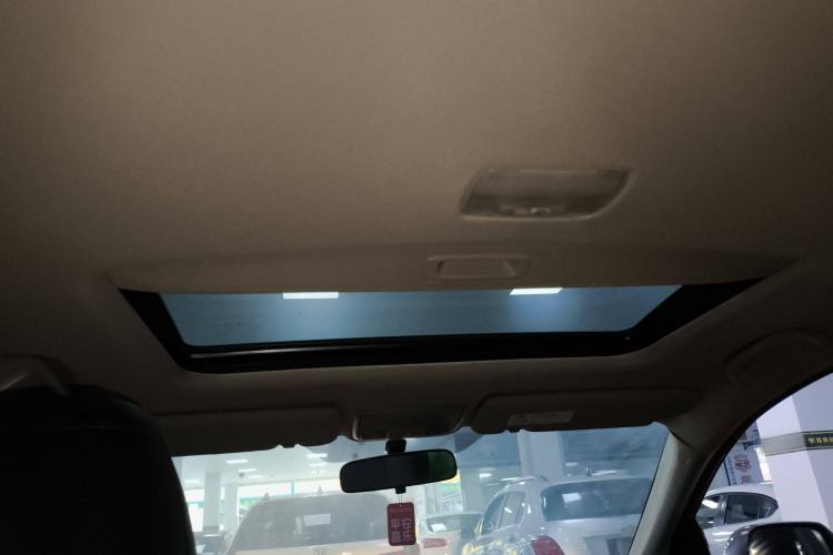 Used Honda CR-V 2016 2.0L two-wheel drive Urban Edition Headliner