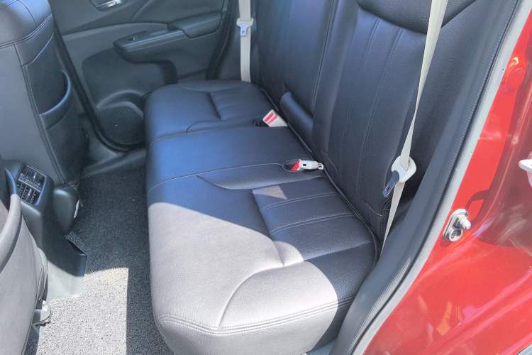 Used Honda CR-V 2016 2.0L two-wheel drive Urban Edition Interior 1