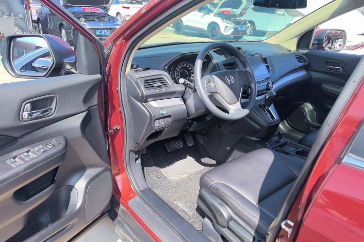 Used Honda CR-V 2016 2.0L two-wheel drive Urban Edition Interior 2