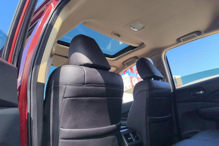 Used Honda CR-V 2016 2.0L two-wheel drive Urban Edition Interior 7
