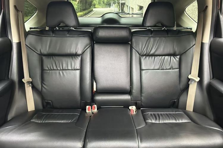 Used Honda CR-V 2016 2.0L two-wheel drive Urban Edition Left Rear Seat