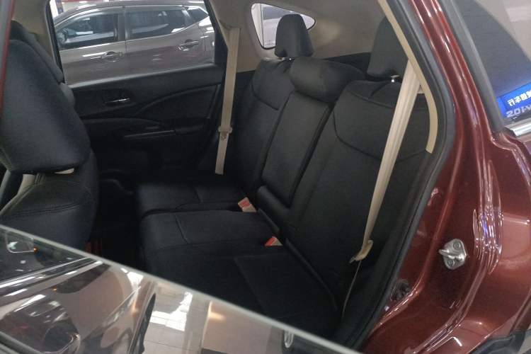 Used Honda CR-V 2016 2.0L two-wheel drive Urban Edition Left Rear Seat