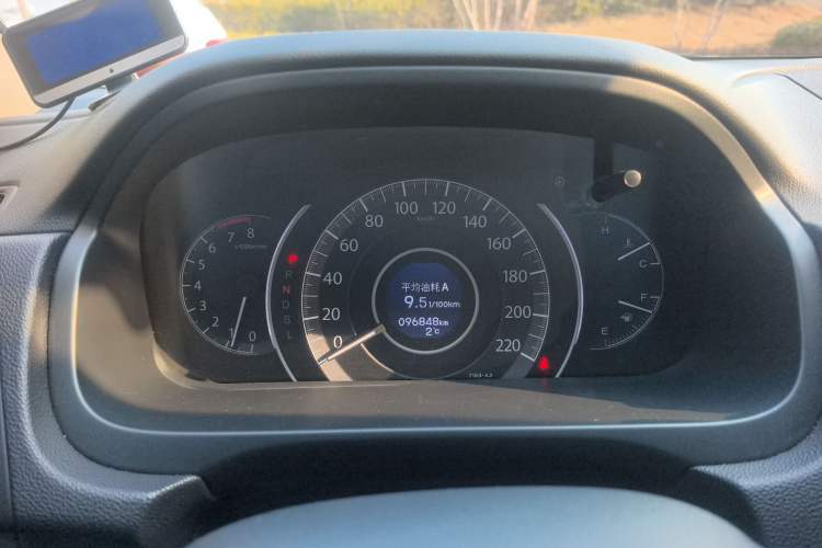 Used Honda CR-V 2016 2.0L two-wheel drive Urban Edition Odometer Close Up