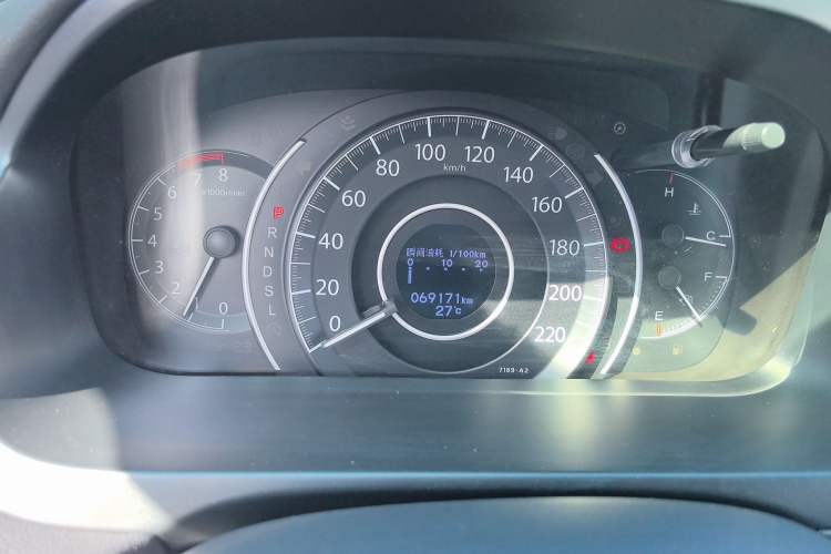 Used Honda CR-V 2016 2.0L two-wheel drive Urban Edition Odometer Close Up