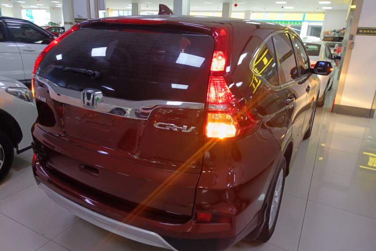 Used Honda CR-V 2016 2.0L two-wheel drive Urban Edition Rear Right 45 Deg