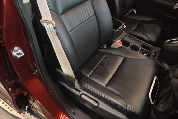Used Honda CR-V 2016 2.0L two-wheel drive Urban Edition Right Front Seat