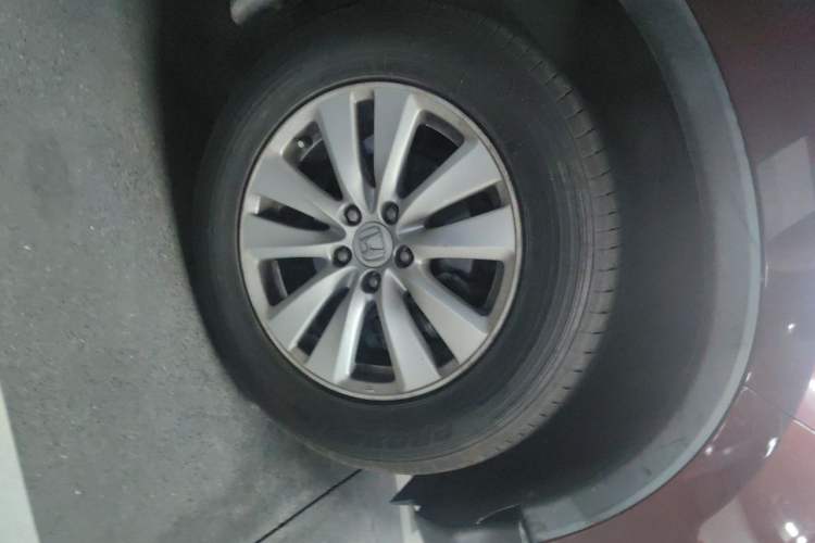 Used Honda CR-V 2016 2.0L two-wheel drive Urban Edition Right Front Wheel Hub