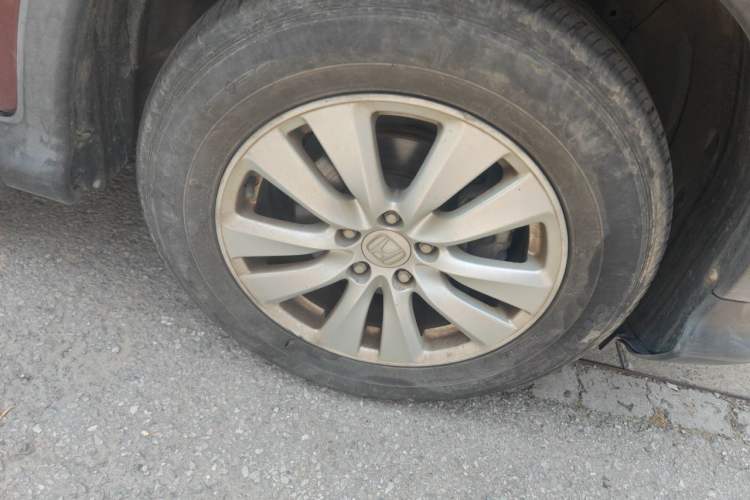 Used Honda CR-V 2016 2.0L two-wheel drive Urban Edition Right Front Wheel Hub