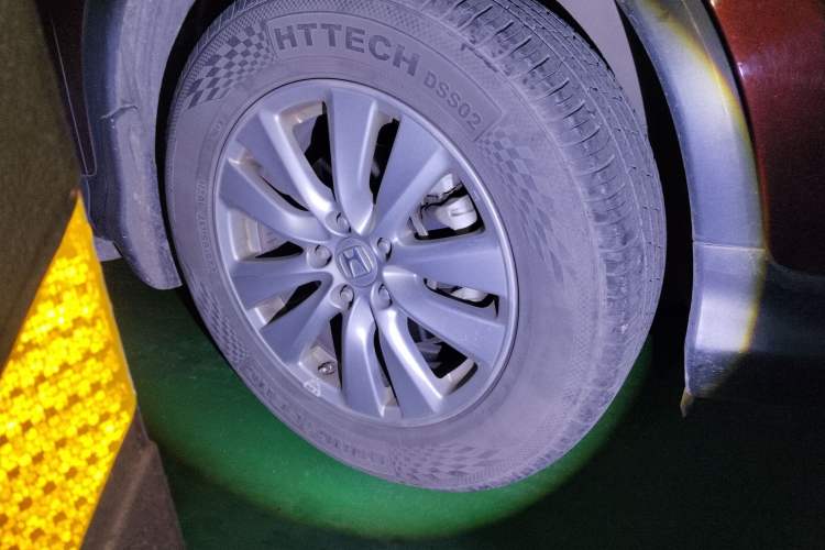 Used Honda CR-V 2016 2.0L two-wheel drive Urban Edition Right Front Wheel Hub