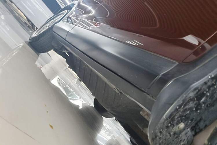 Used Honda CR-V 2016 2.0L two-wheel drive Urban Edition Right Side Sill
