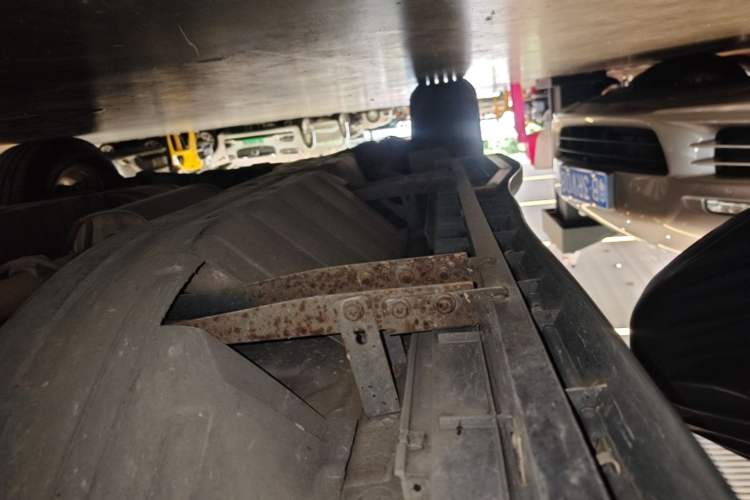 Used Honda CR-V 2016 2.0L two-wheel drive Urban Edition Right Side Sill