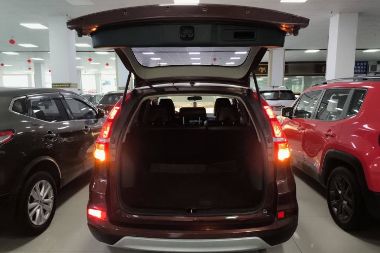 Used Honda CR-V 2016 2.0L two-wheel drive Urban Edition Trunk