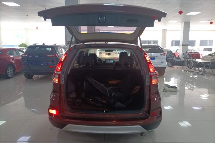Used Honda CR-V 2016 2.0L two-wheel drive Urban Edition Trunk