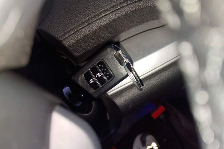 Used Honda CR-V 2016 2.0L two-wheel drive Urban Edition Vehicle Key