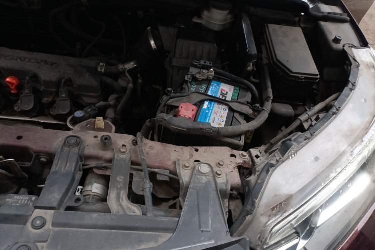 Used Honda CR-V 2016 2.0L two-wheel drive Urban Edition Engine Bay Left