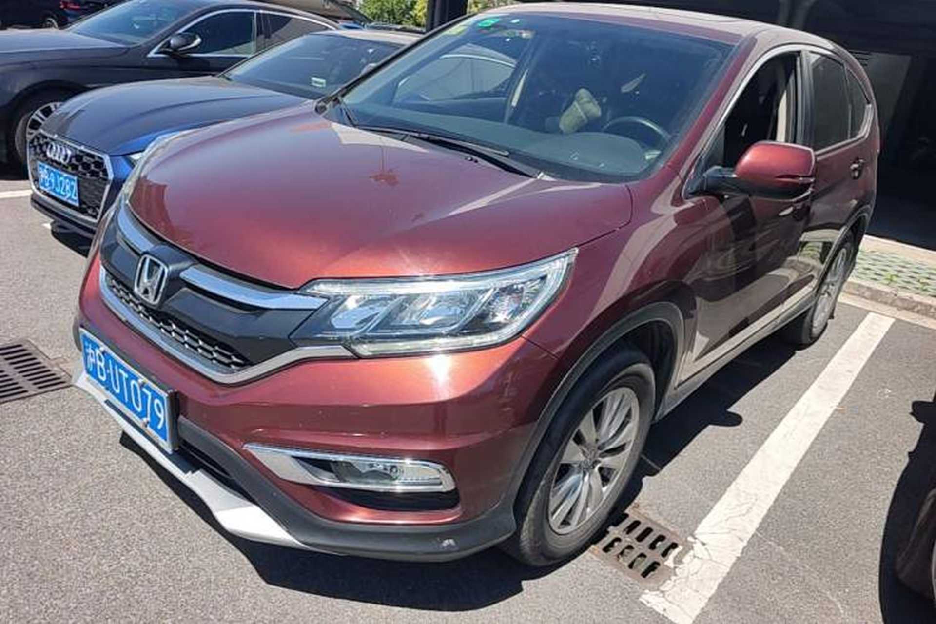 Used Honda CR-V 2016 2.0L two-wheel drive Urban Edition Front Left 45 Deg