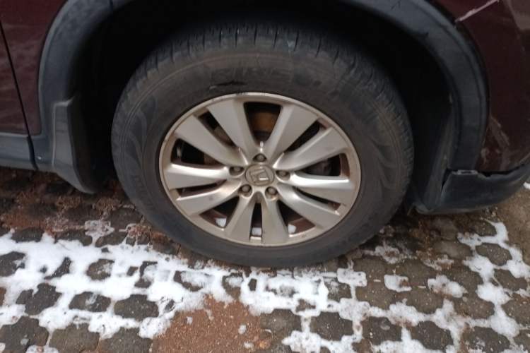 Used Honda CR-V 2016 2.0L two-wheel drive Urban Edition Right Front Wheel Hub