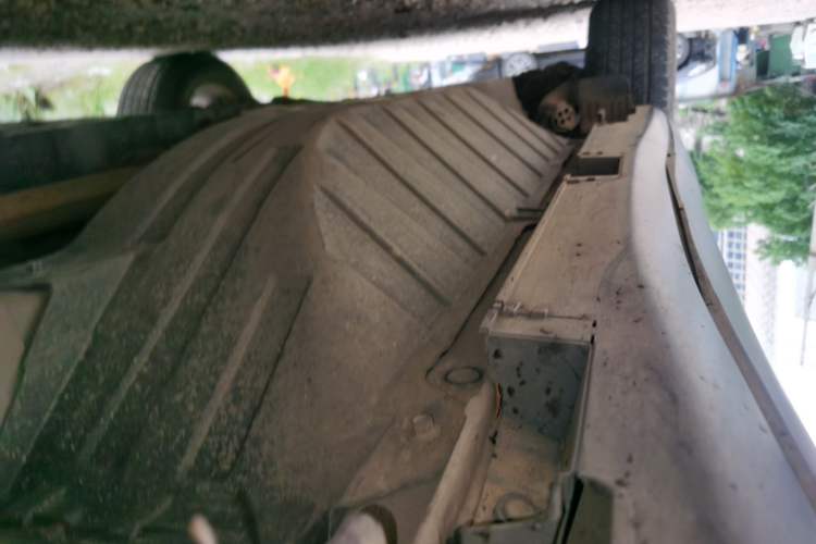 Used Honda CR-V 2016 2.0L two-wheel drive Urban Edition Chassis Front Right