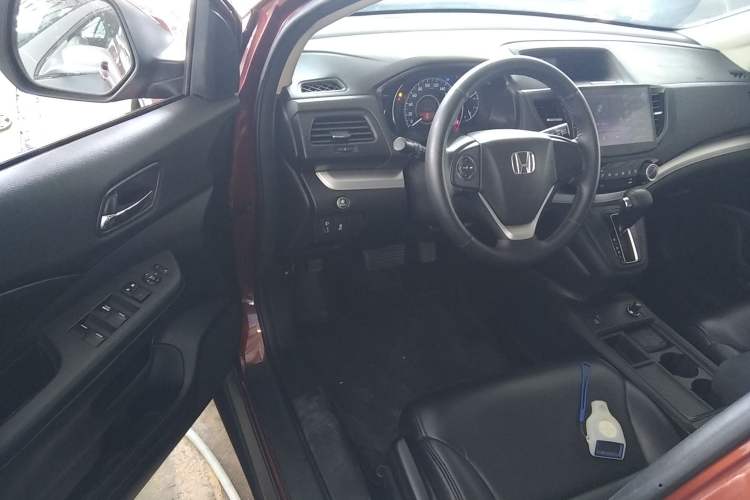 Used Honda CR-V 2016 2.0L two-wheel drive Urban Edition Driver Seat