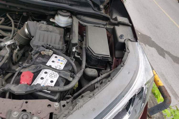 Used Honda CR-V 2016 2.0L two-wheel drive Urban Edition Engine Bay Left