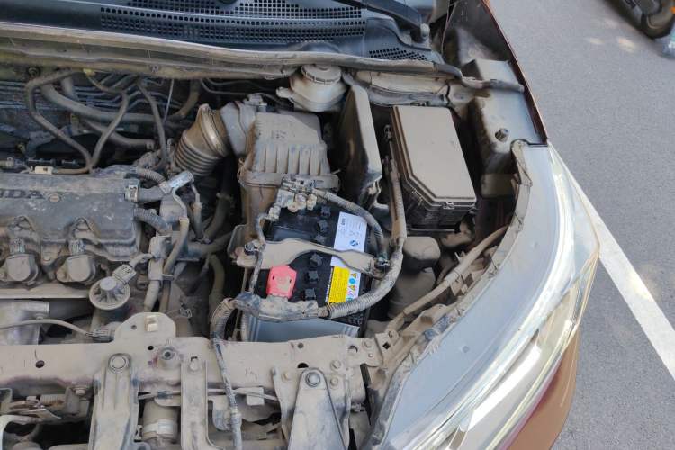 Used Honda CR-V 2016 2.0L two-wheel drive Urban Edition Engine Bay Left