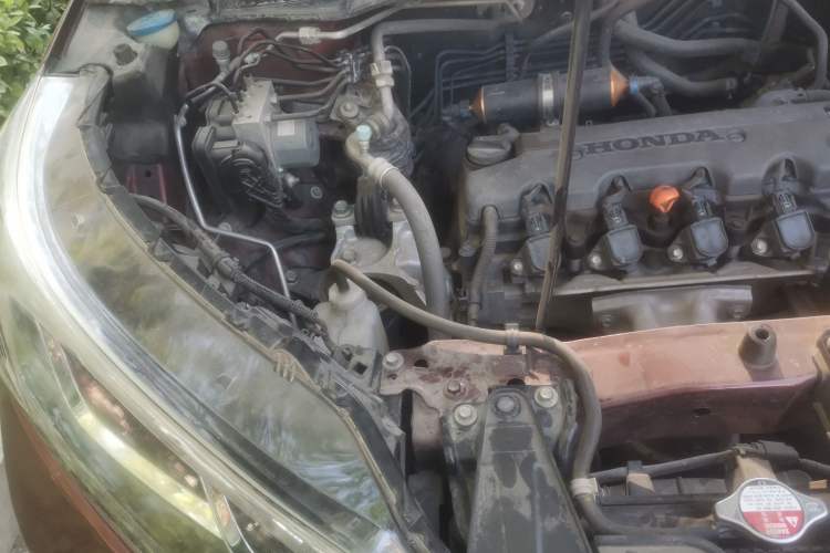 Used Honda CR-V 2016 2.0L two-wheel drive Urban Edition Engine Bay Right