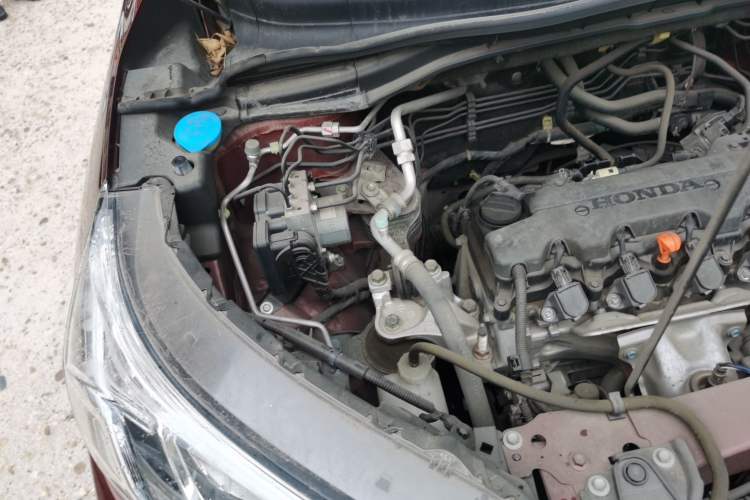 Used Honda CR-V 2016 2.0L two-wheel drive Urban Edition Engine Bay Right
