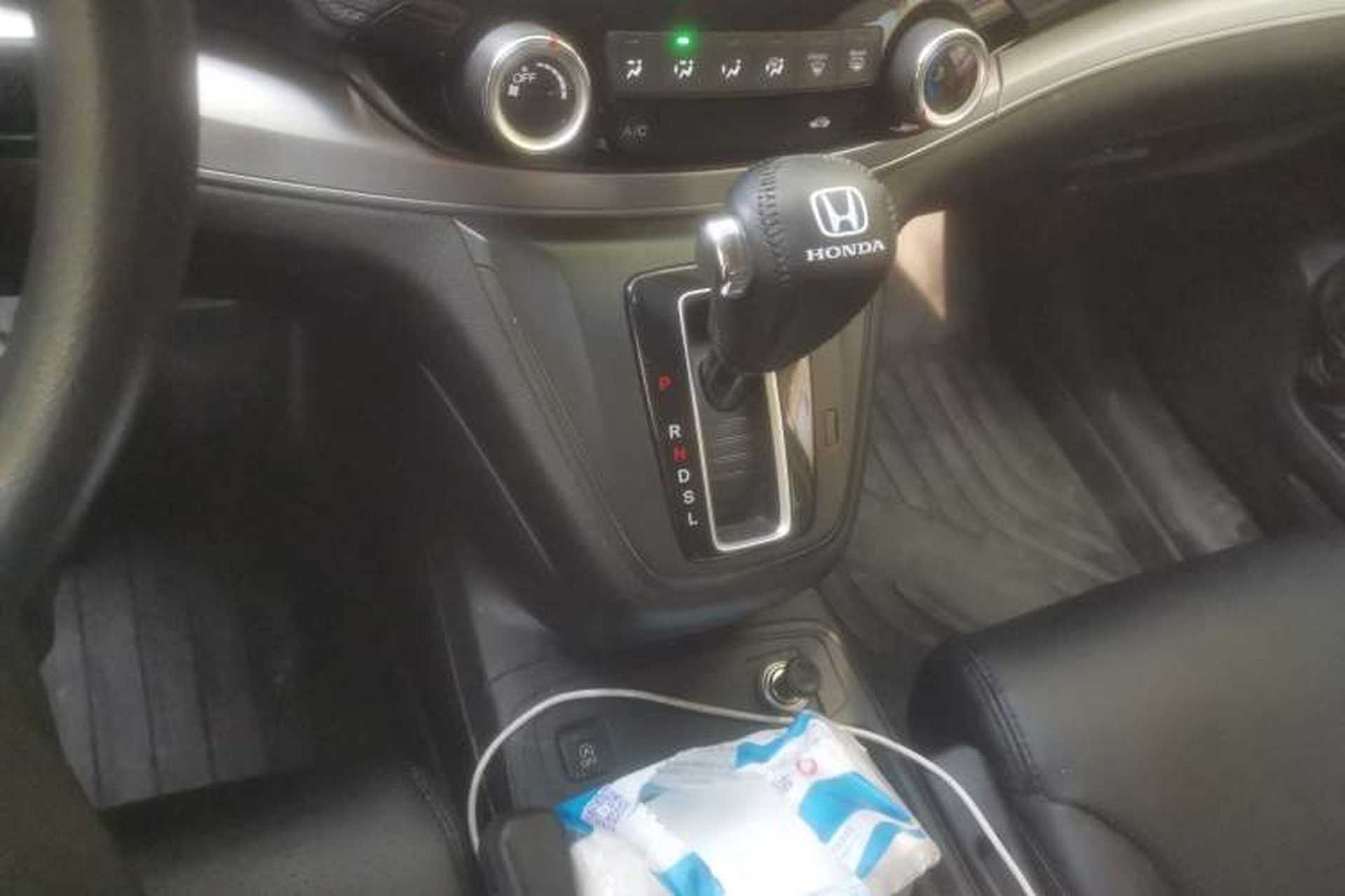 Used Honda CR-V 2016 2.0L two-wheel drive Urban Edition Gear Lever