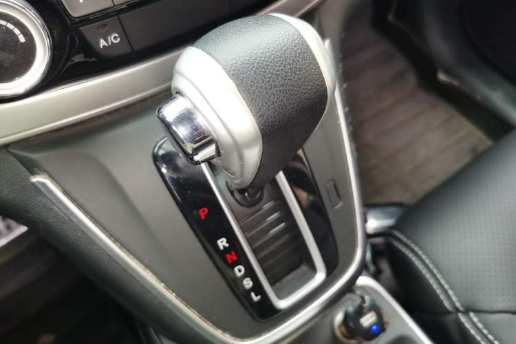 Used Honda CR-V 2016 2.0L two-wheel drive Urban Edition Gear Lever