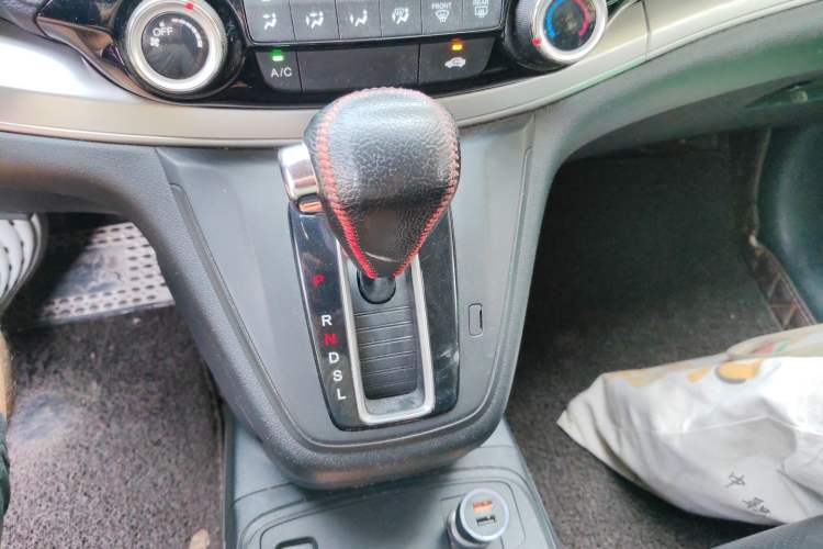 Used Honda CR-V 2016 2.0L two-wheel drive Urban Edition Gear Lever