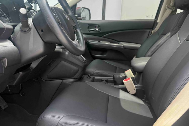 Used Honda CR-V 2016 2.0L two-wheel drive Urban Edition Interior 10