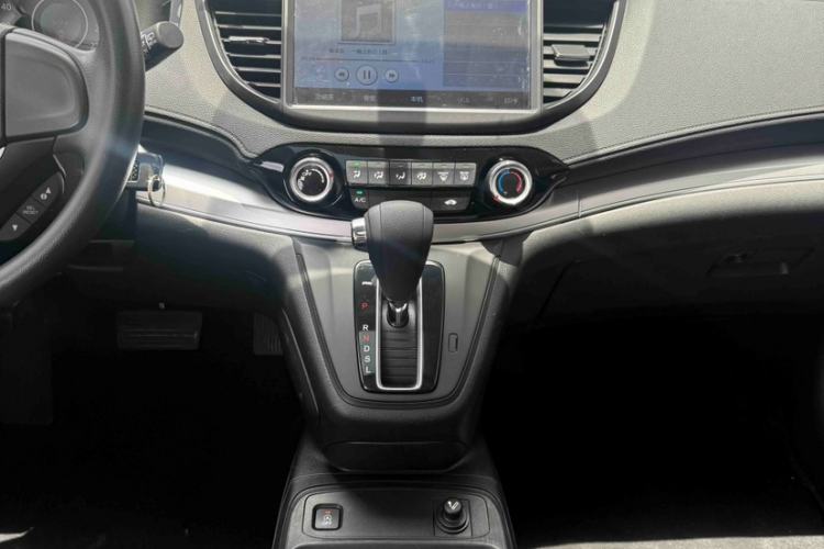 Used Honda CR-V 2016 2.0L two-wheel drive Urban Edition Interior 11