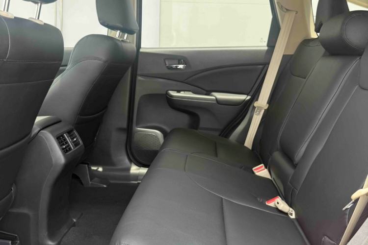 Used Honda CR-V 2016 2.0L two-wheel drive Urban Edition Interior 2