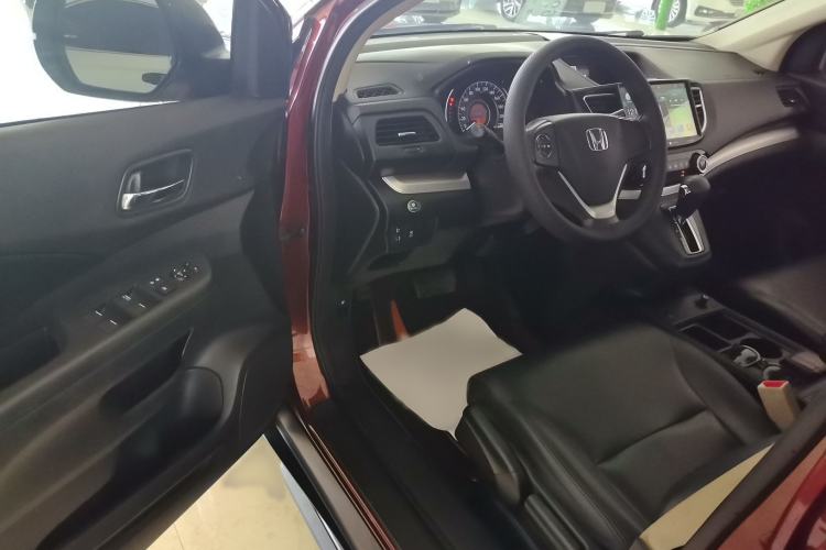 Used Honda CR-V 2016 2.0L two-wheel drive Urban Edition Interior 2